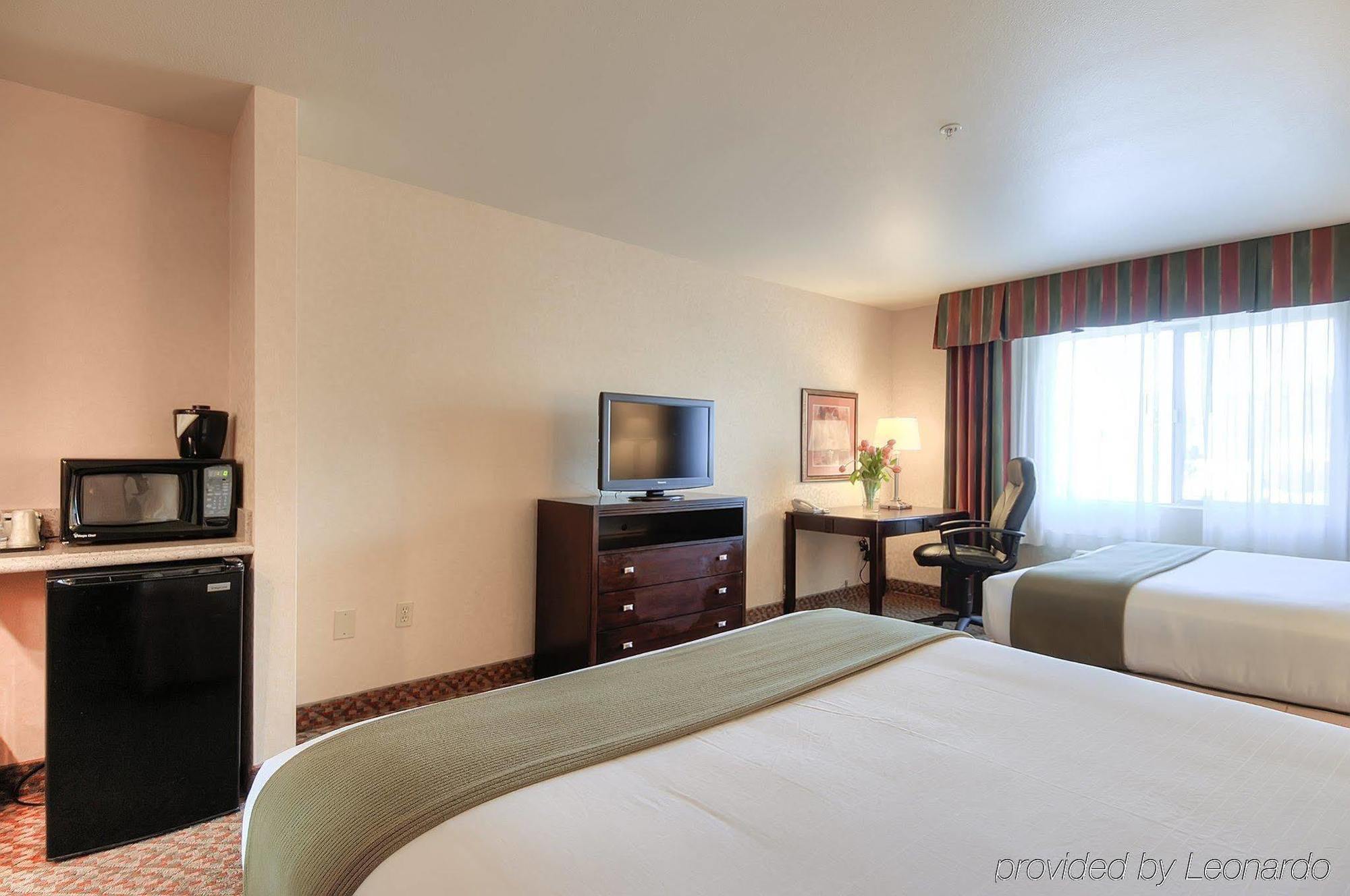 Express By Ihg Hotel 3*