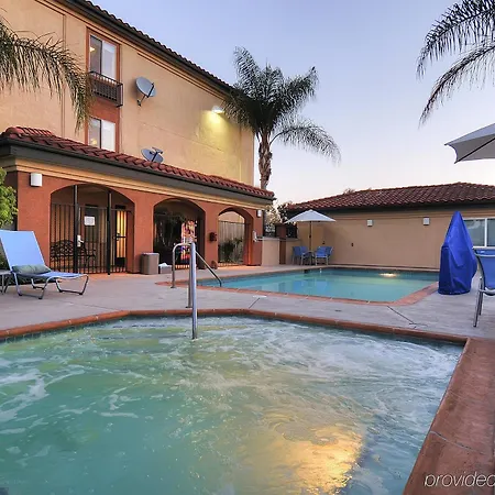 Holiday Inn Express Temecula 